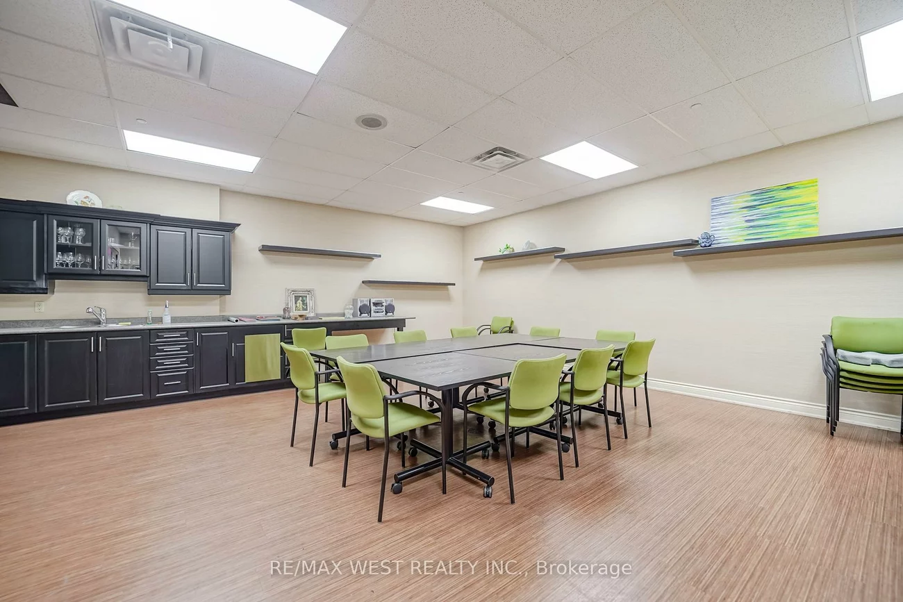 1300, Bloor, Applewood, Mississauga