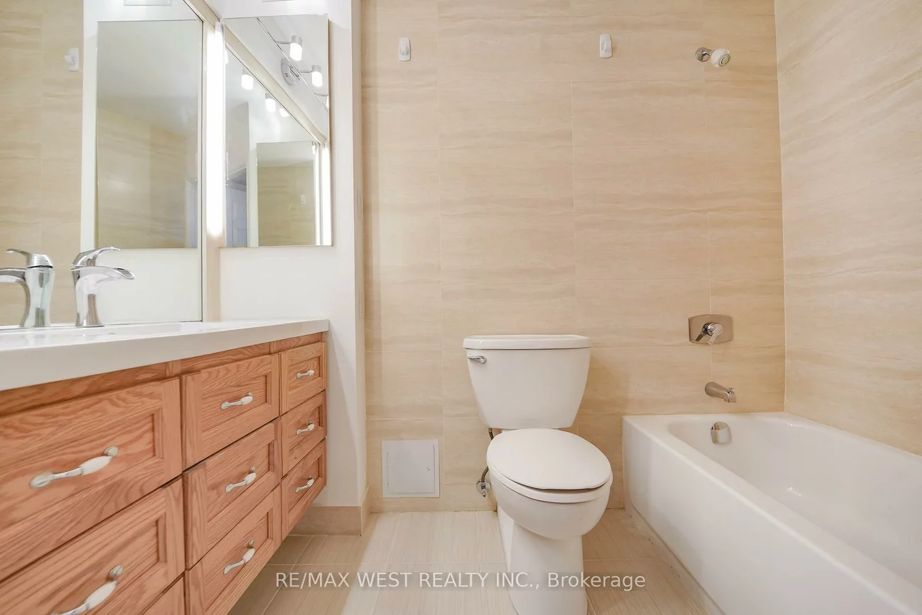 1300, Bloor, Applewood, Mississauga