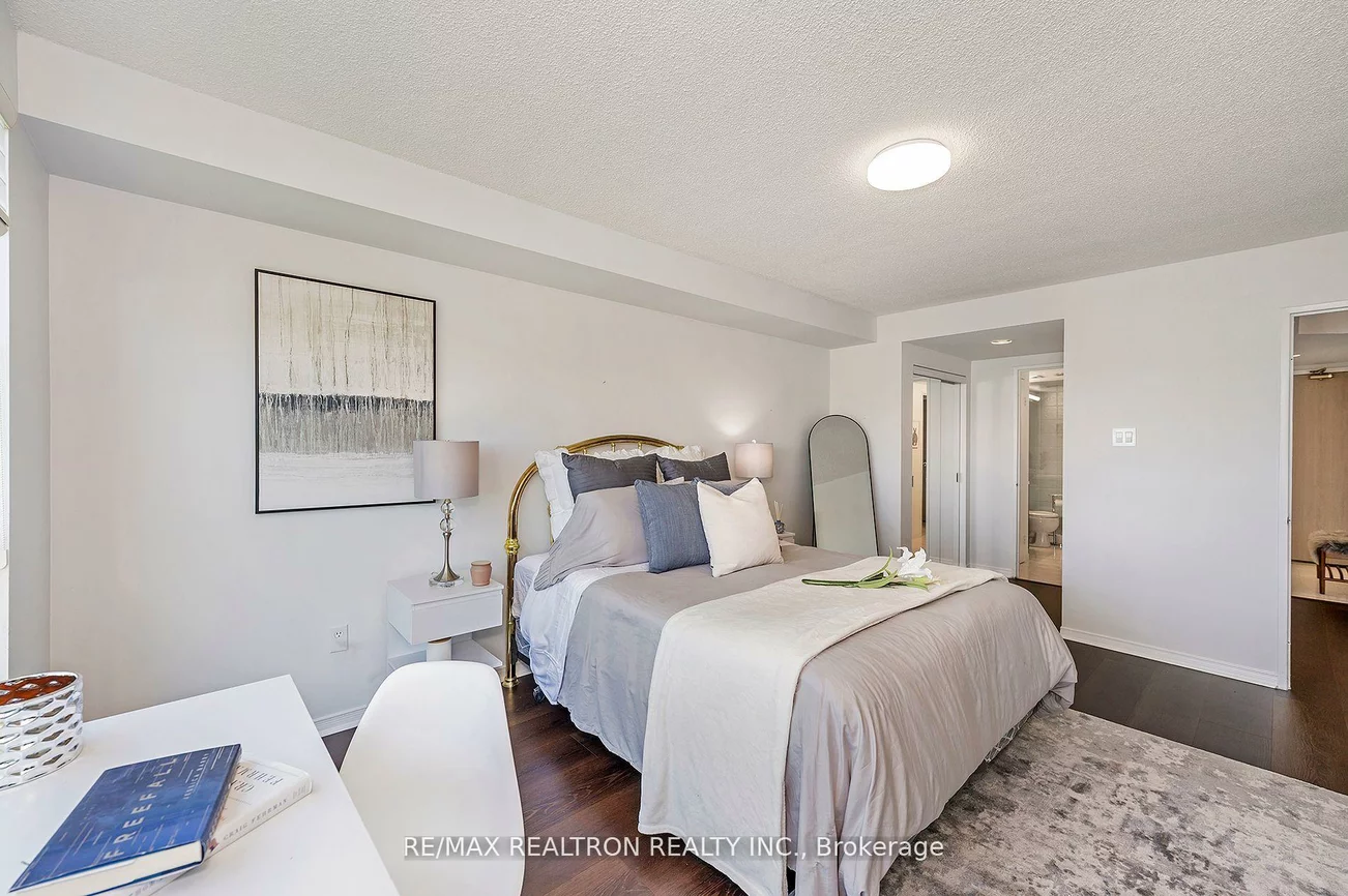 2155, Burnhamthorpe, Erin Mills, Mississauga