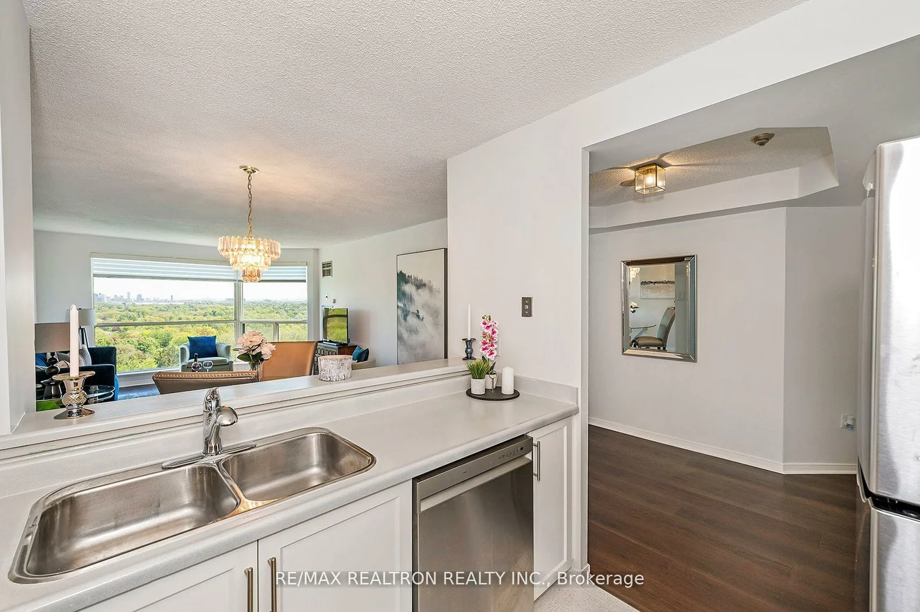 2155, Burnhamthorpe, Erin Mills, Mississauga