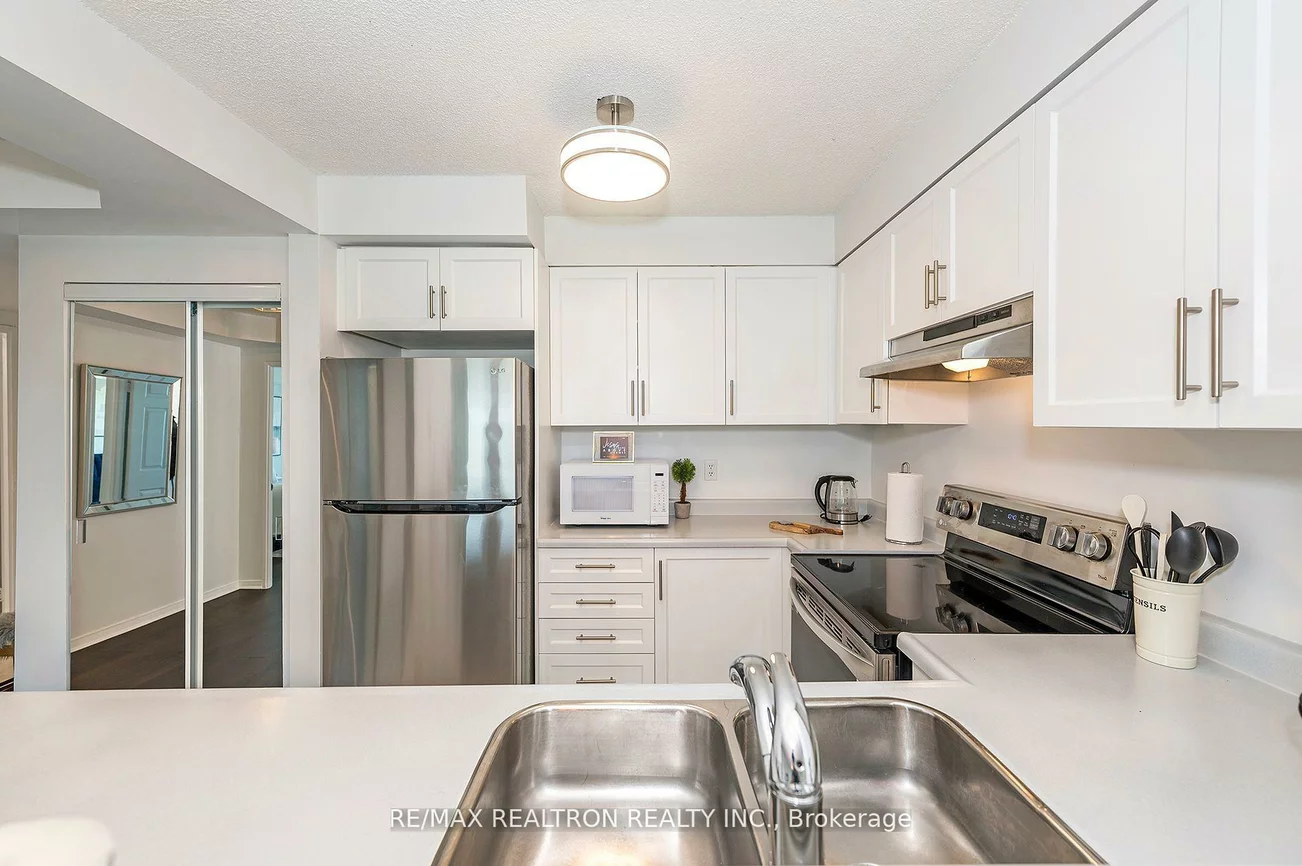 2155, Burnhamthorpe, Erin Mills, Mississauga