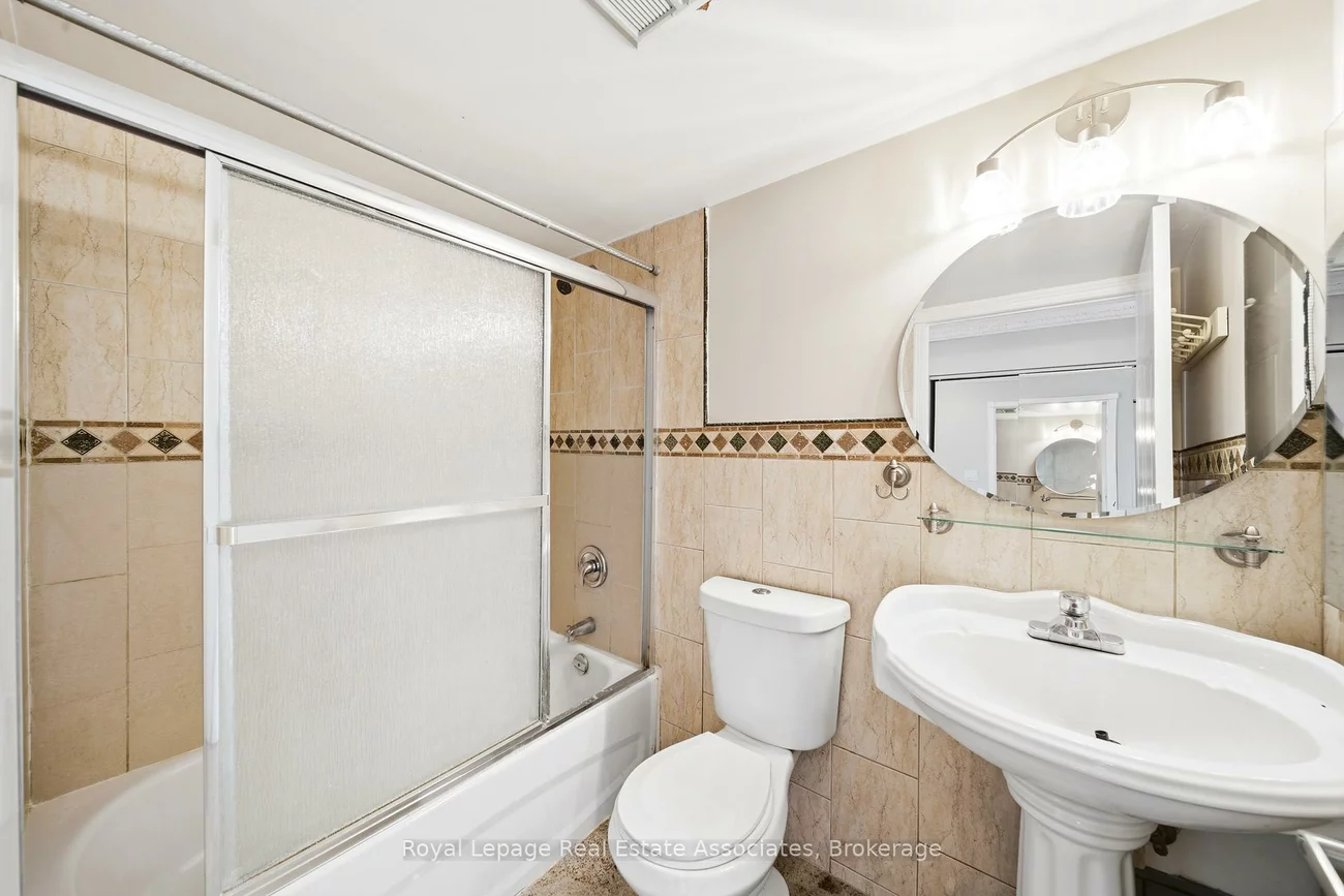 135, Hillcrest, Cooksville, Mississauga