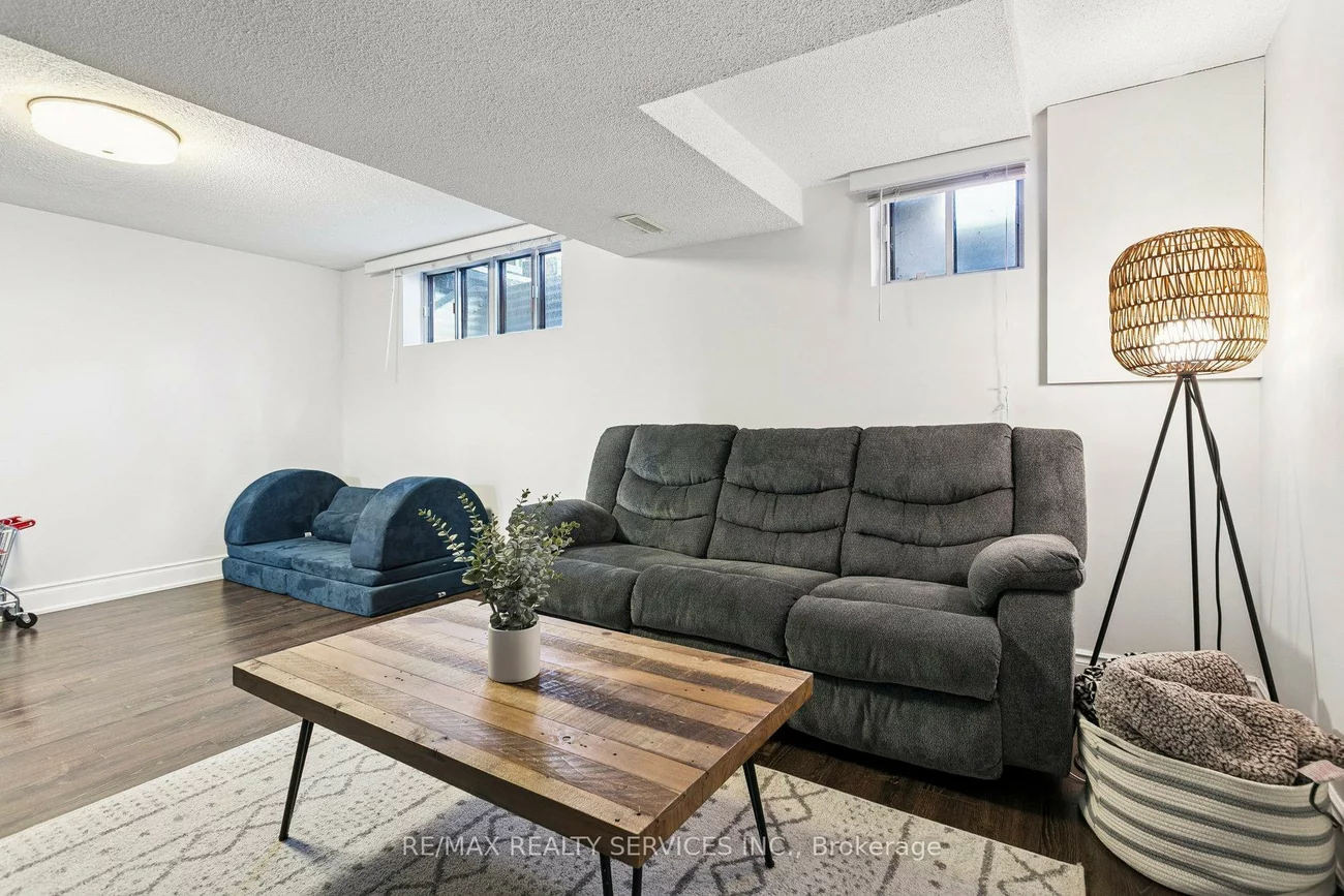 3395, Cliff, Mississauga Valleys, Mississauga