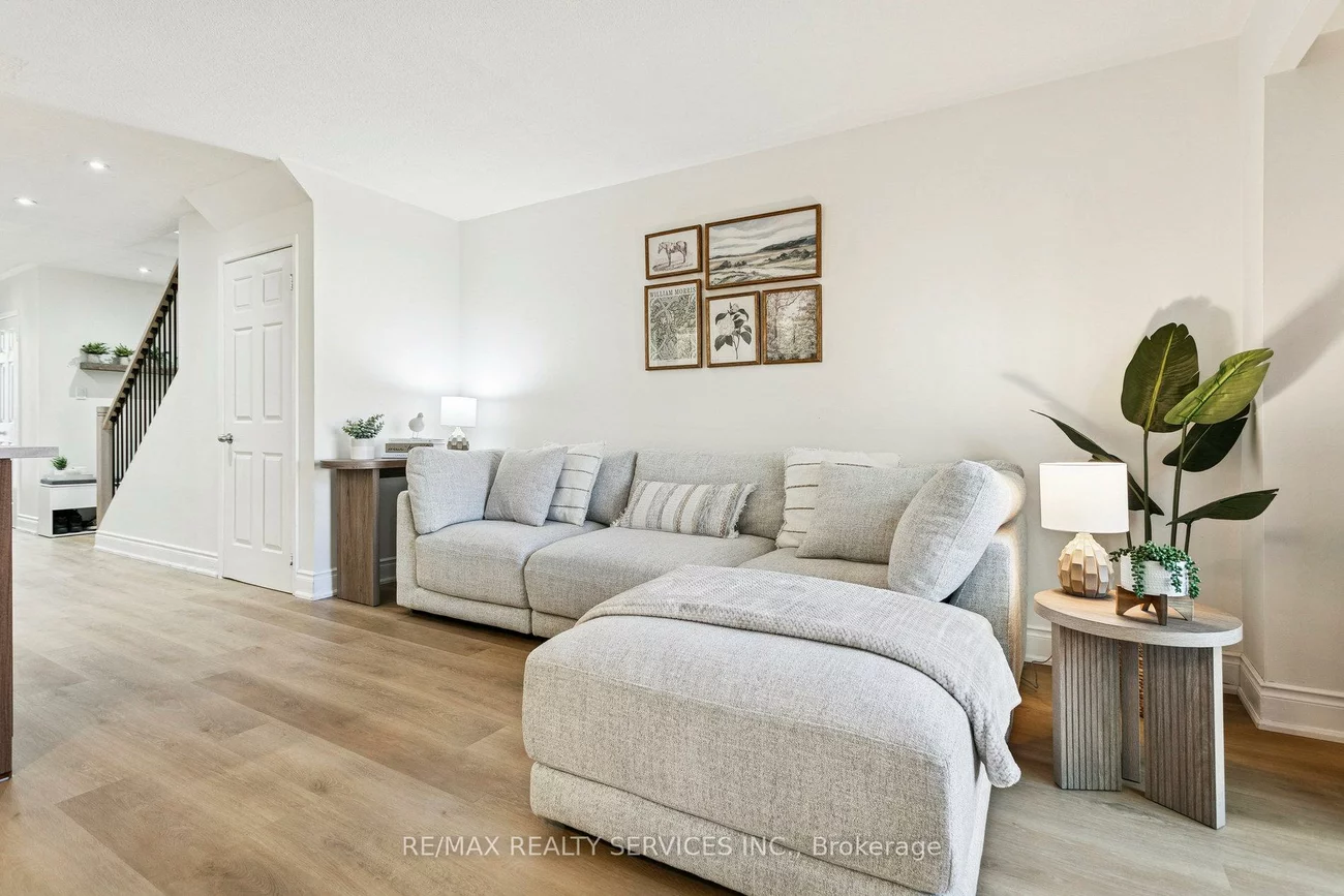 3395, Cliff, Mississauga Valleys, Mississauga