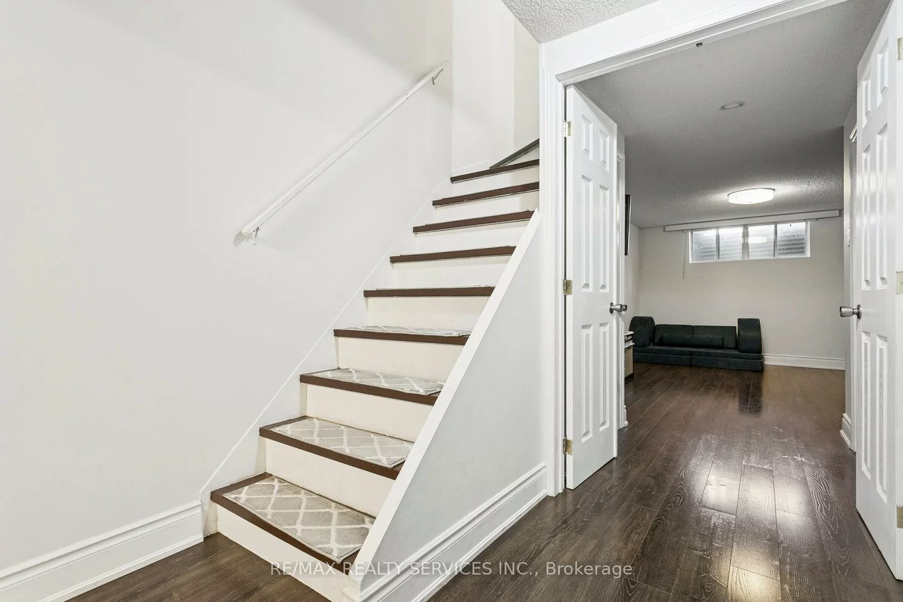 3395, Cliff, Mississauga Valleys, Mississauga