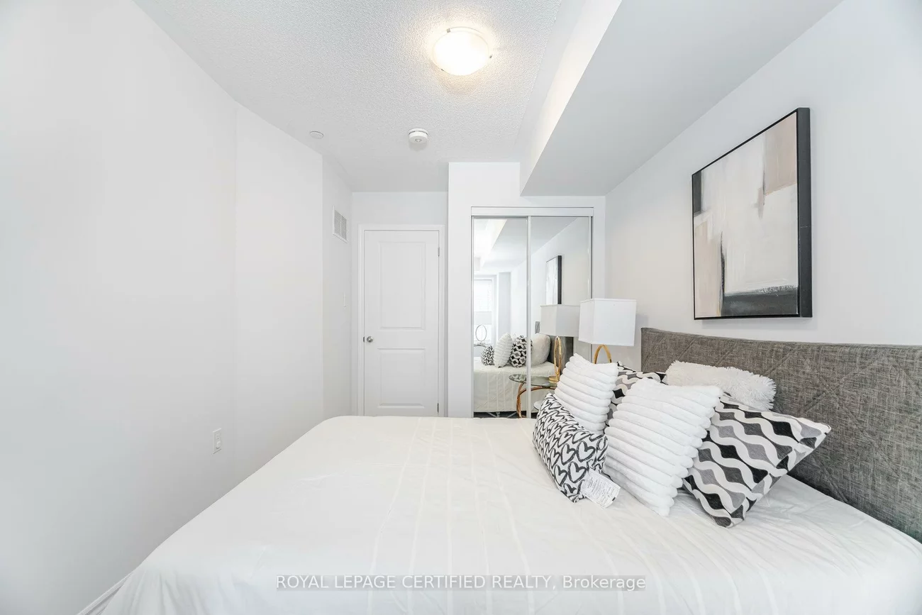 1150, Stroud, Clarkson, Mississauga