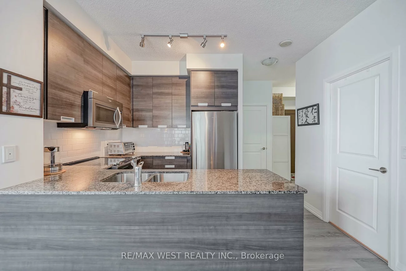 75, Eglinton, Hurontario, Mississauga