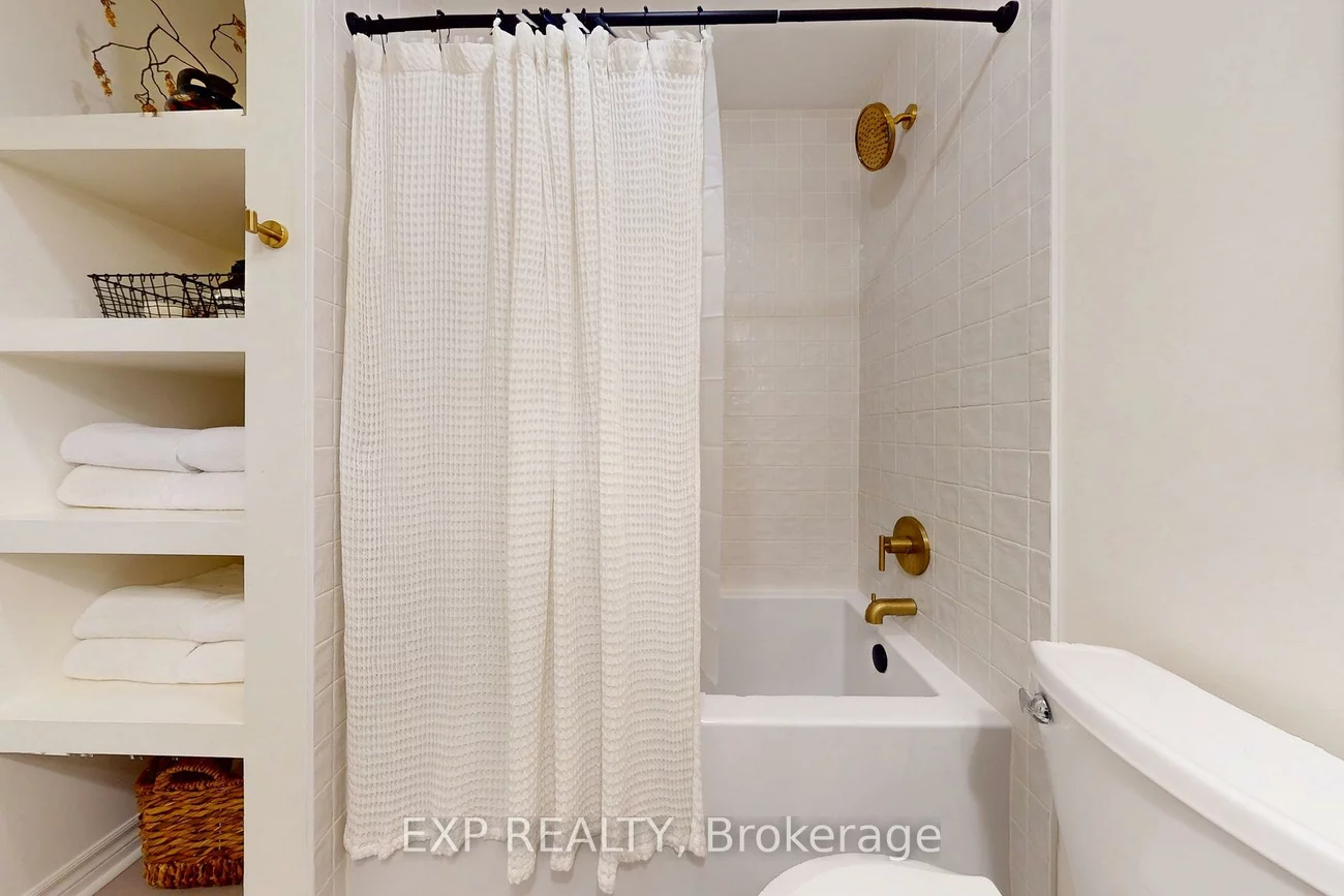 6699, Falconer, Streetsville, Mississauga