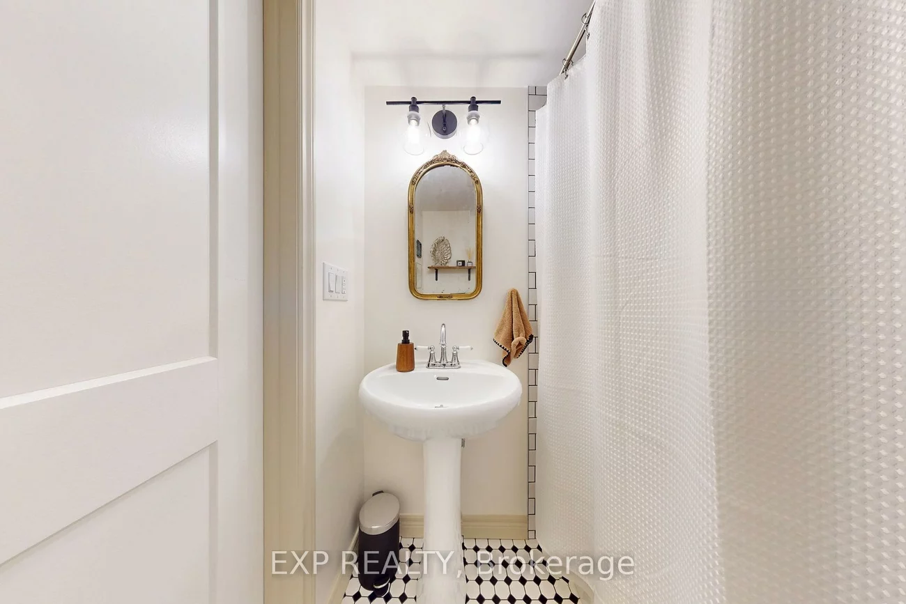 6699, Falconer, Streetsville, Mississauga