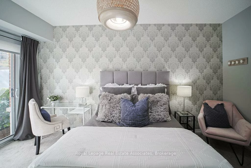 80, Port, Port Credit, Mississauga