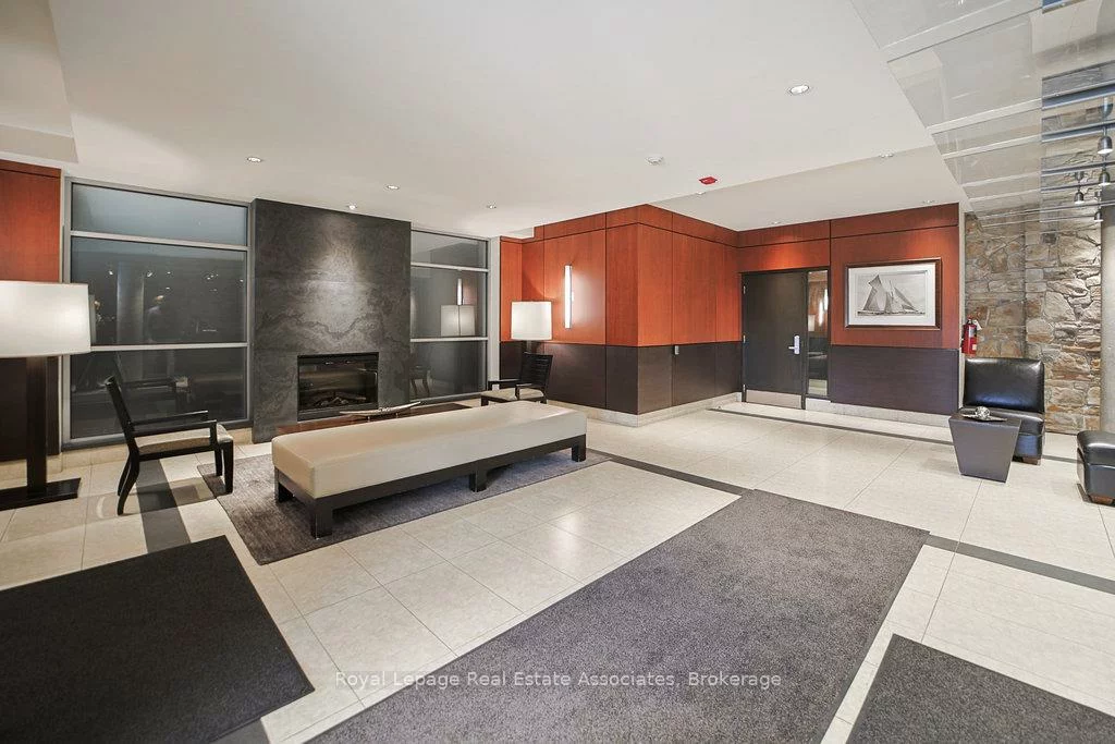 80, Port, Port Credit, Mississauga