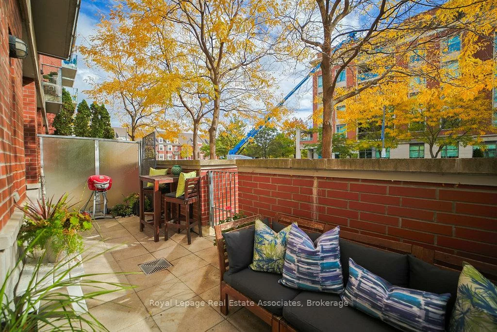 80, Port, Port Credit, Mississauga