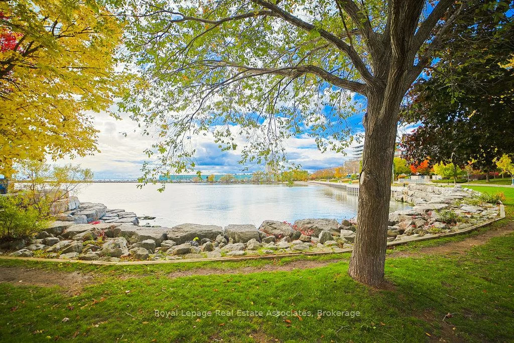 80, Port, Port Credit, Mississauga