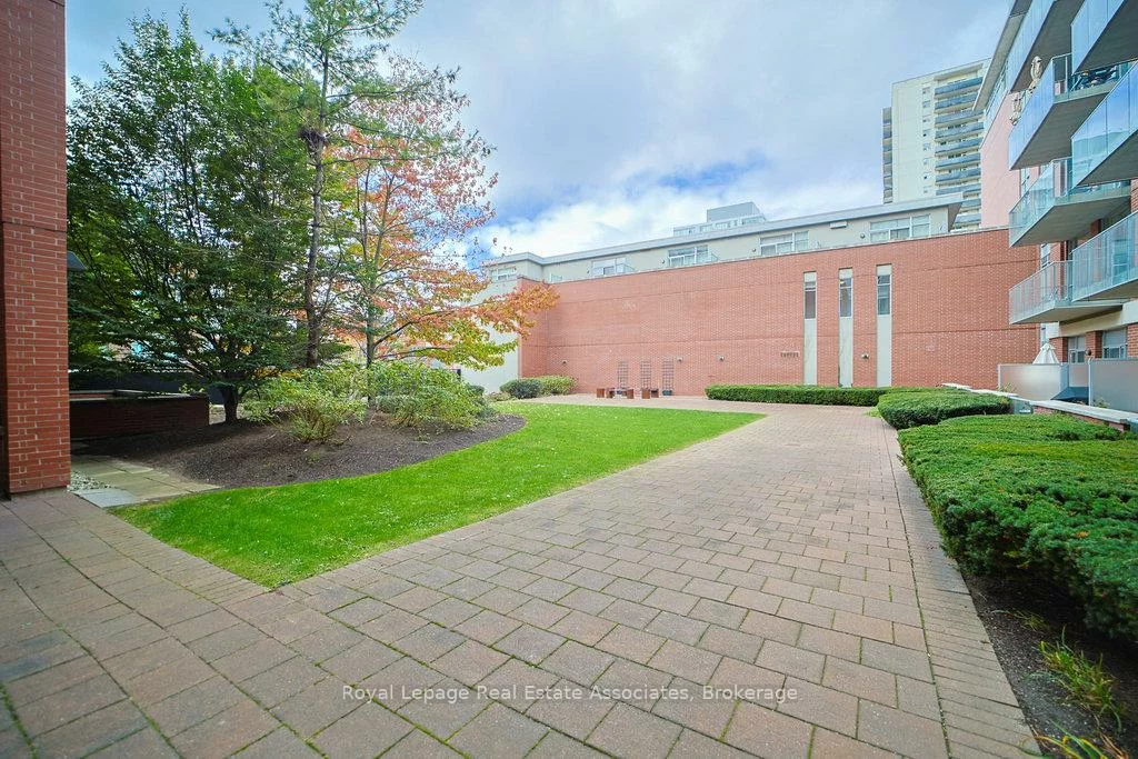 80, Port, Port Credit, Mississauga