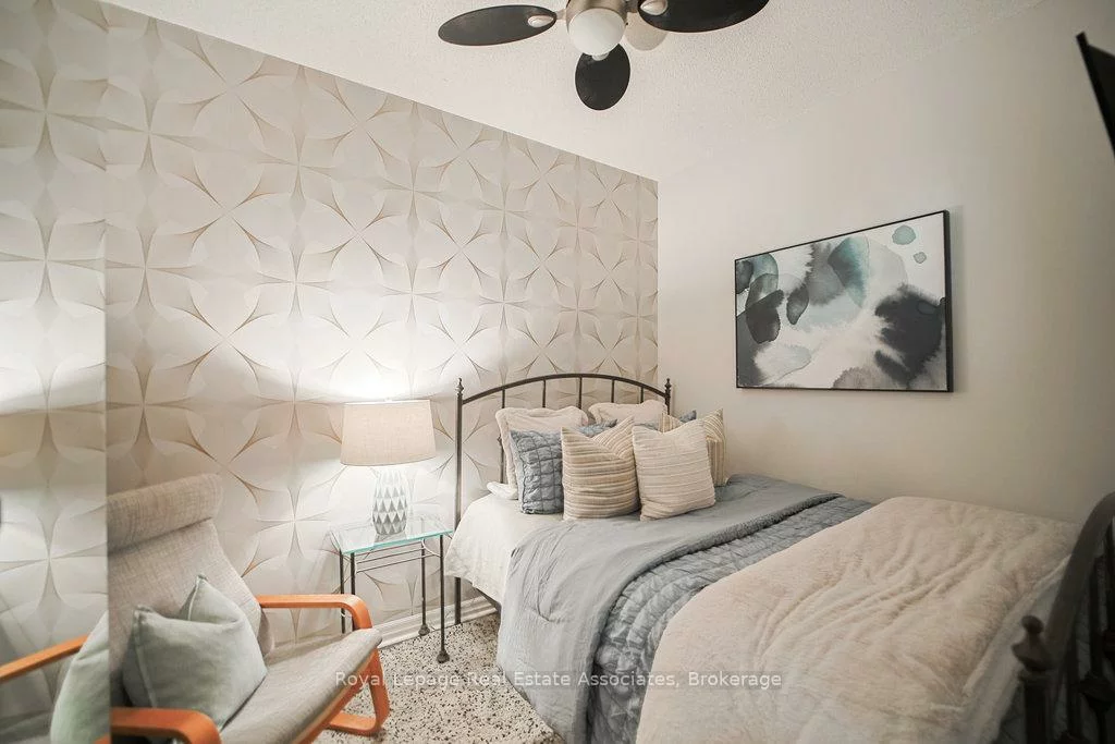 80, Port, Port Credit, Mississauga