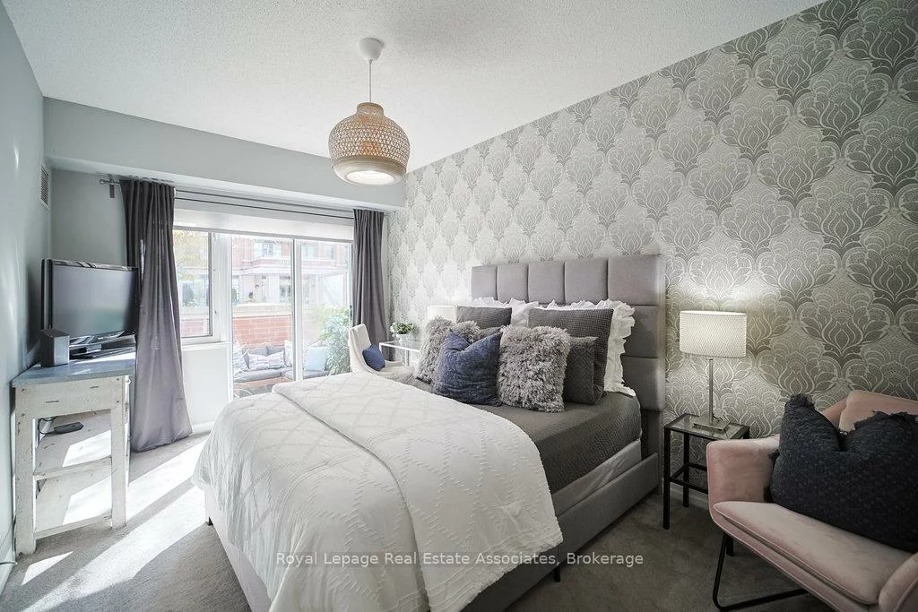 80, Port, Port Credit, Mississauga