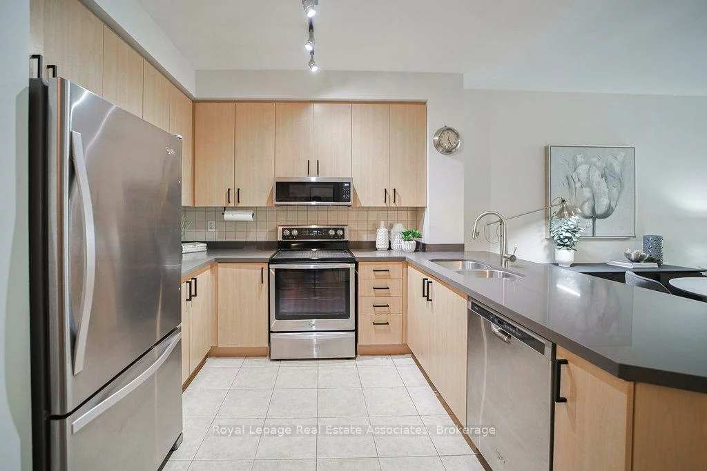 80, Port, Port Credit, Mississauga