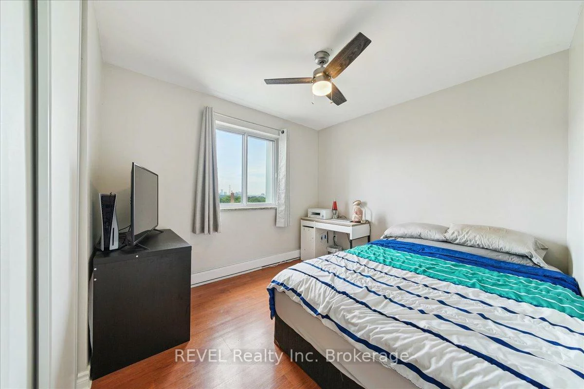 1660, Bloor, Applewood, Mississauga