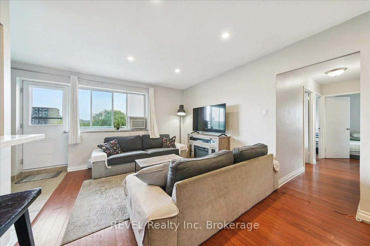 1660, Bloor, Applewood, Mississauga