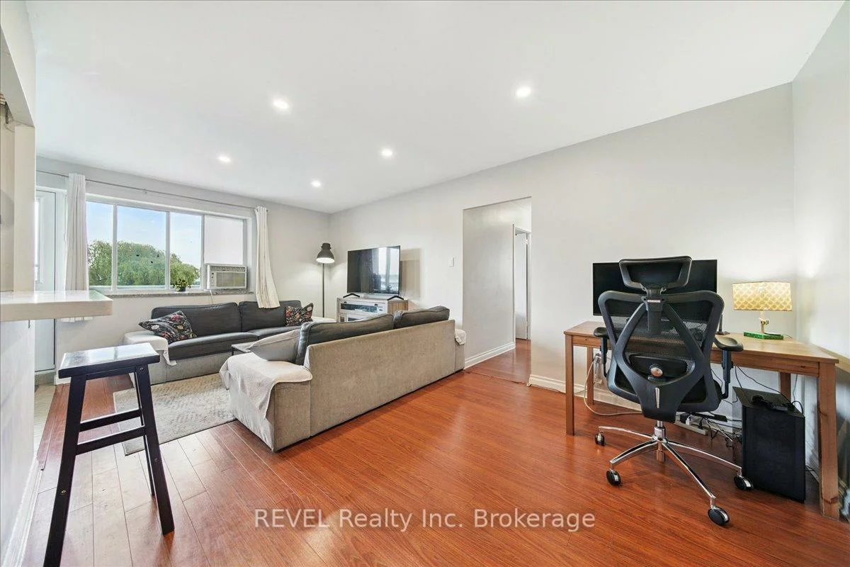 1660, Bloor, Applewood, Mississauga