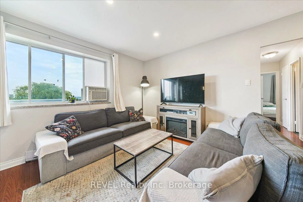 1660, Bloor, Applewood, Mississauga