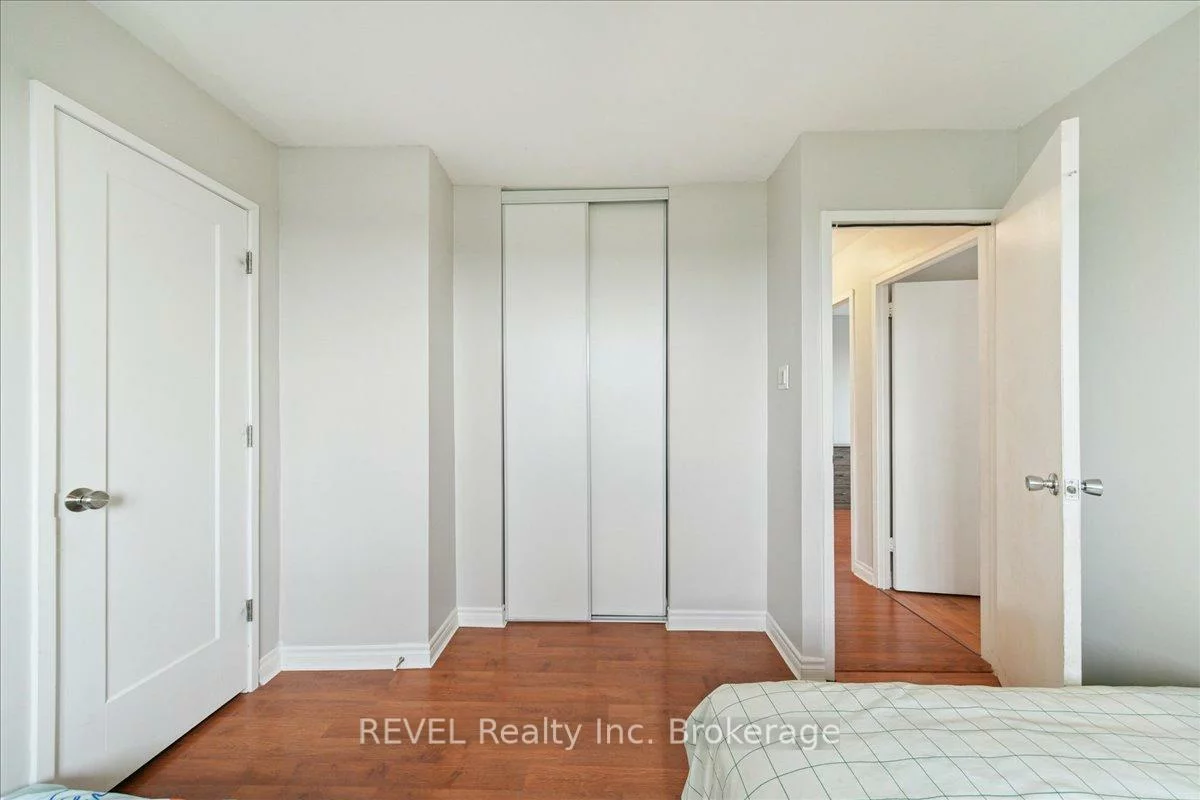 1660, Bloor, Applewood, Mississauga