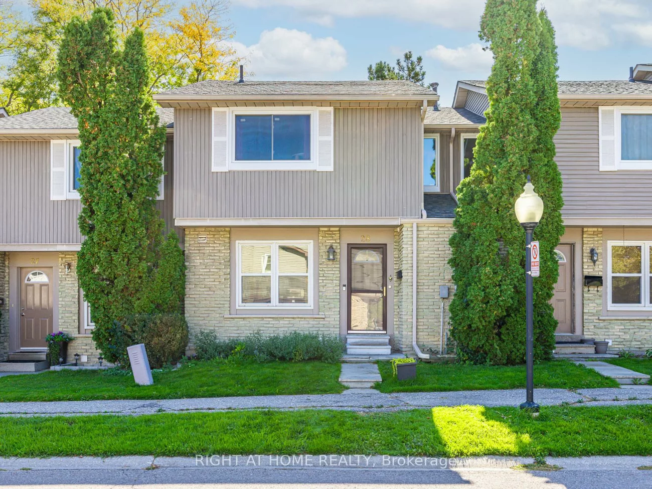 120, Falconer, Streetsville, Mississauga