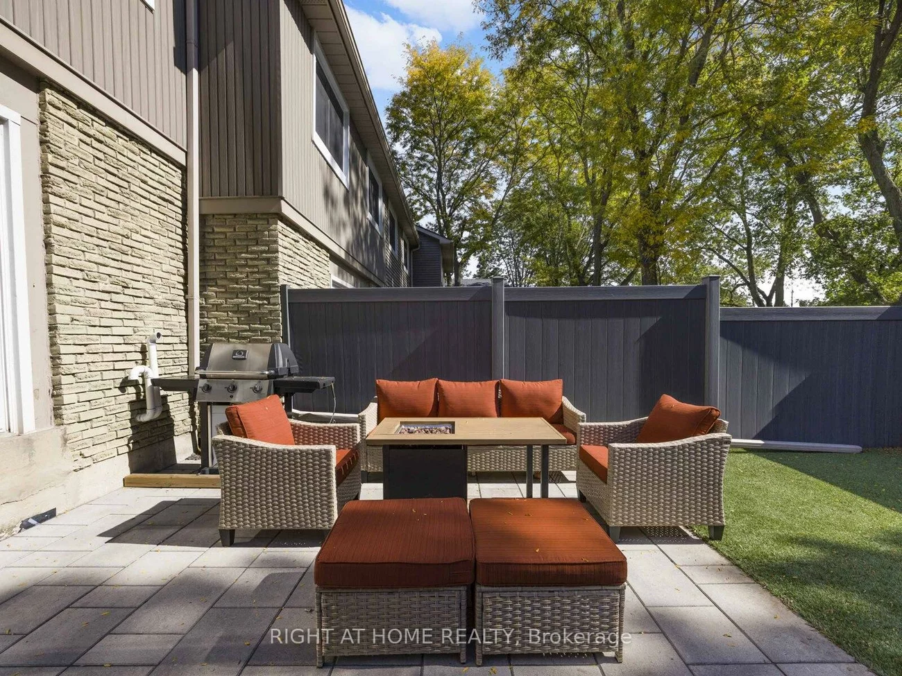 120, Falconer, Streetsville, Mississauga