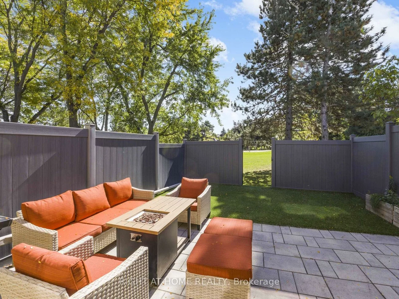 120, Falconer, Streetsville, Mississauga