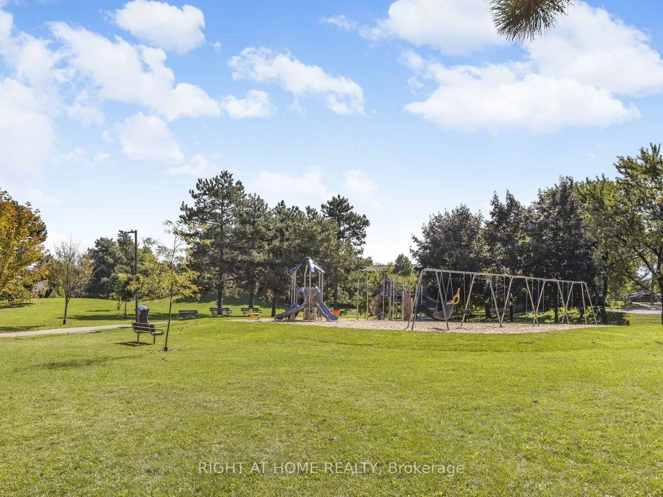 120, Falconer, Streetsville, Mississauga