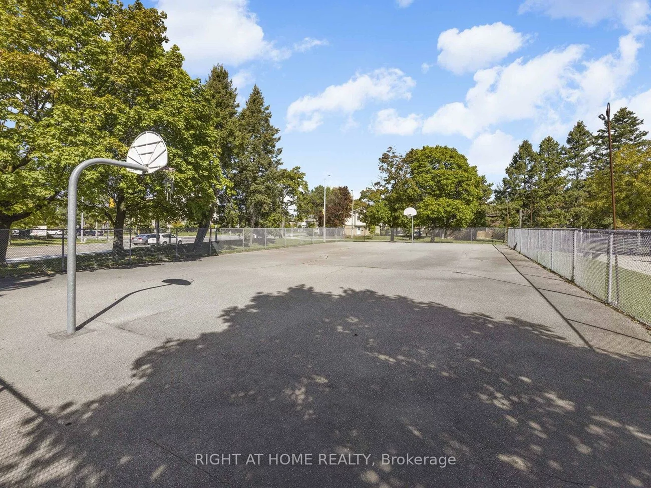 120, Falconer, Streetsville, Mississauga