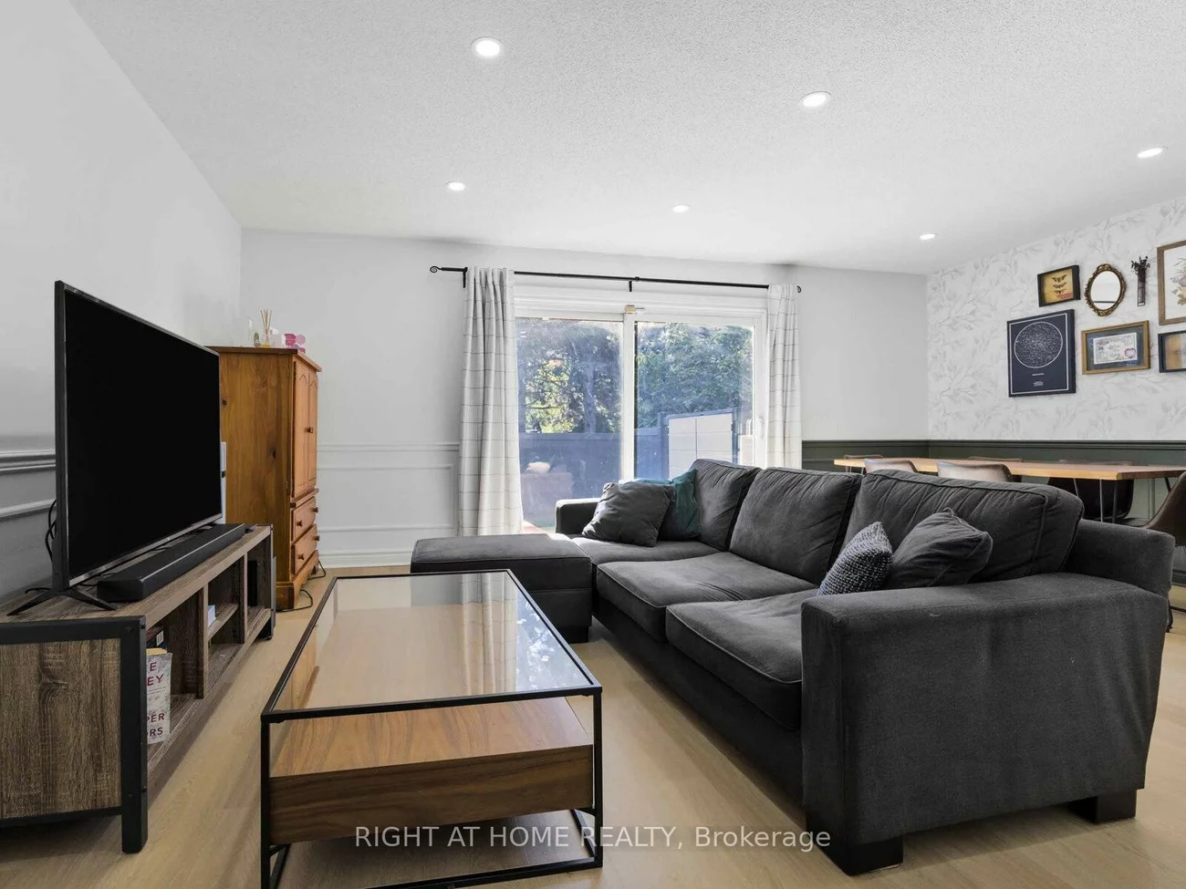 120, Falconer, Streetsville, Mississauga