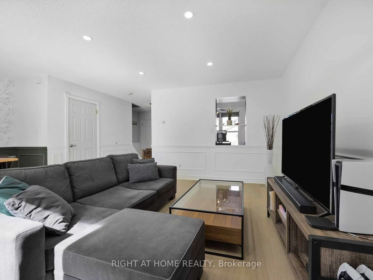 120, Falconer, Streetsville, Mississauga