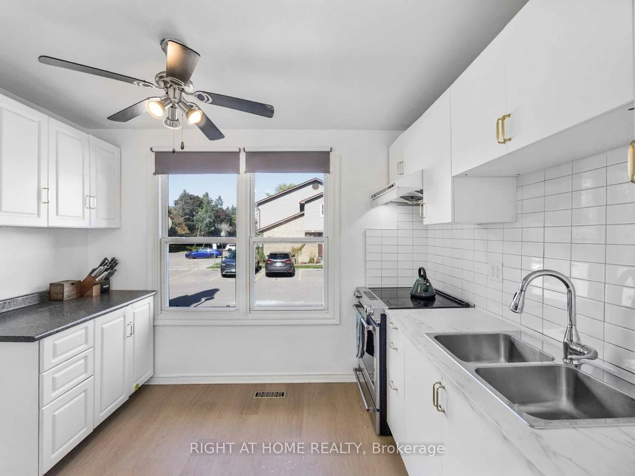 120, Falconer, Streetsville, Mississauga