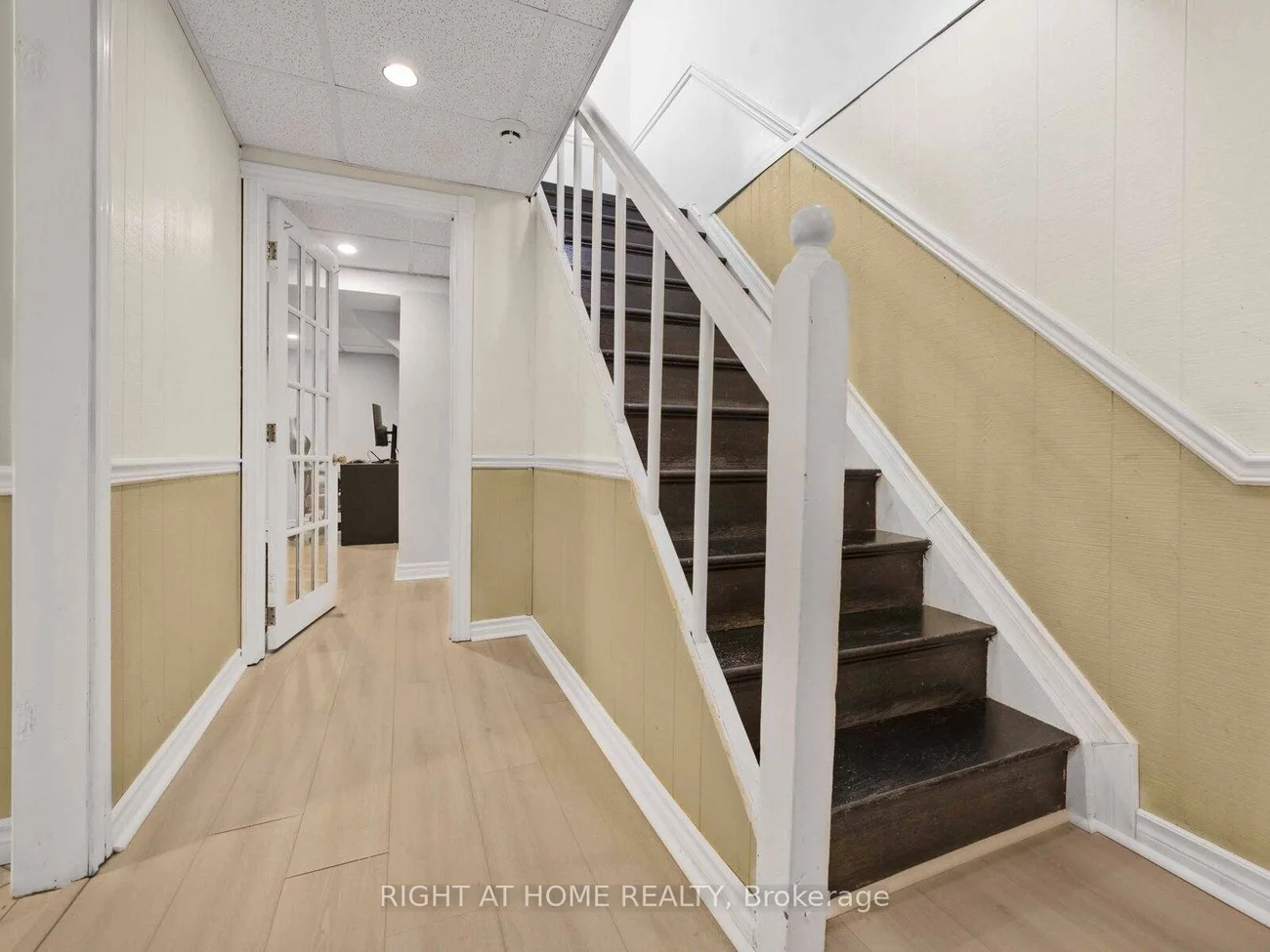 120, Falconer, Streetsville, Mississauga