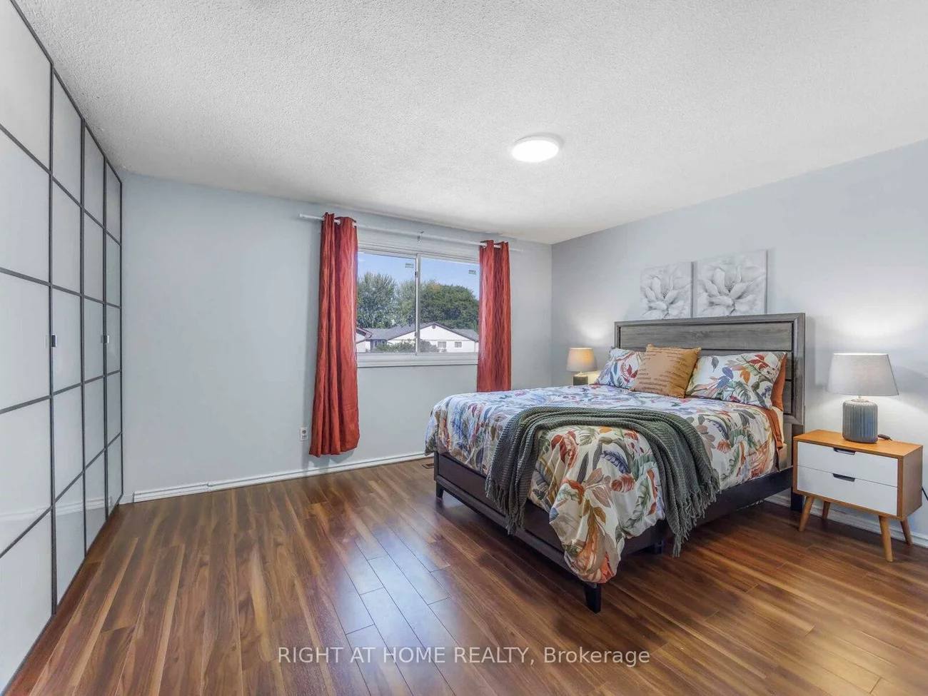 120, Falconer, Streetsville, Mississauga