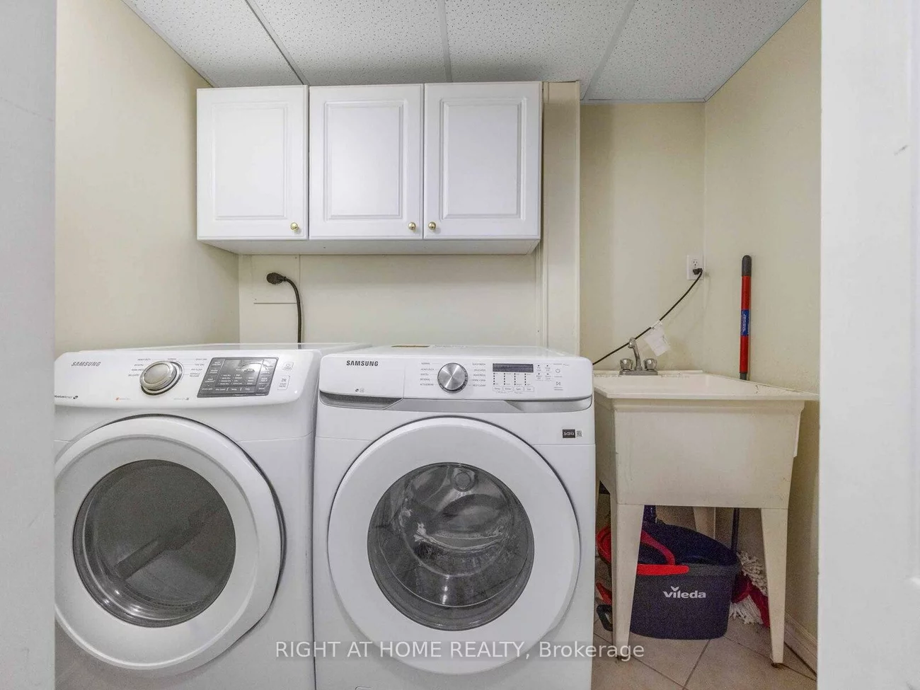 120, Falconer, Streetsville, Mississauga