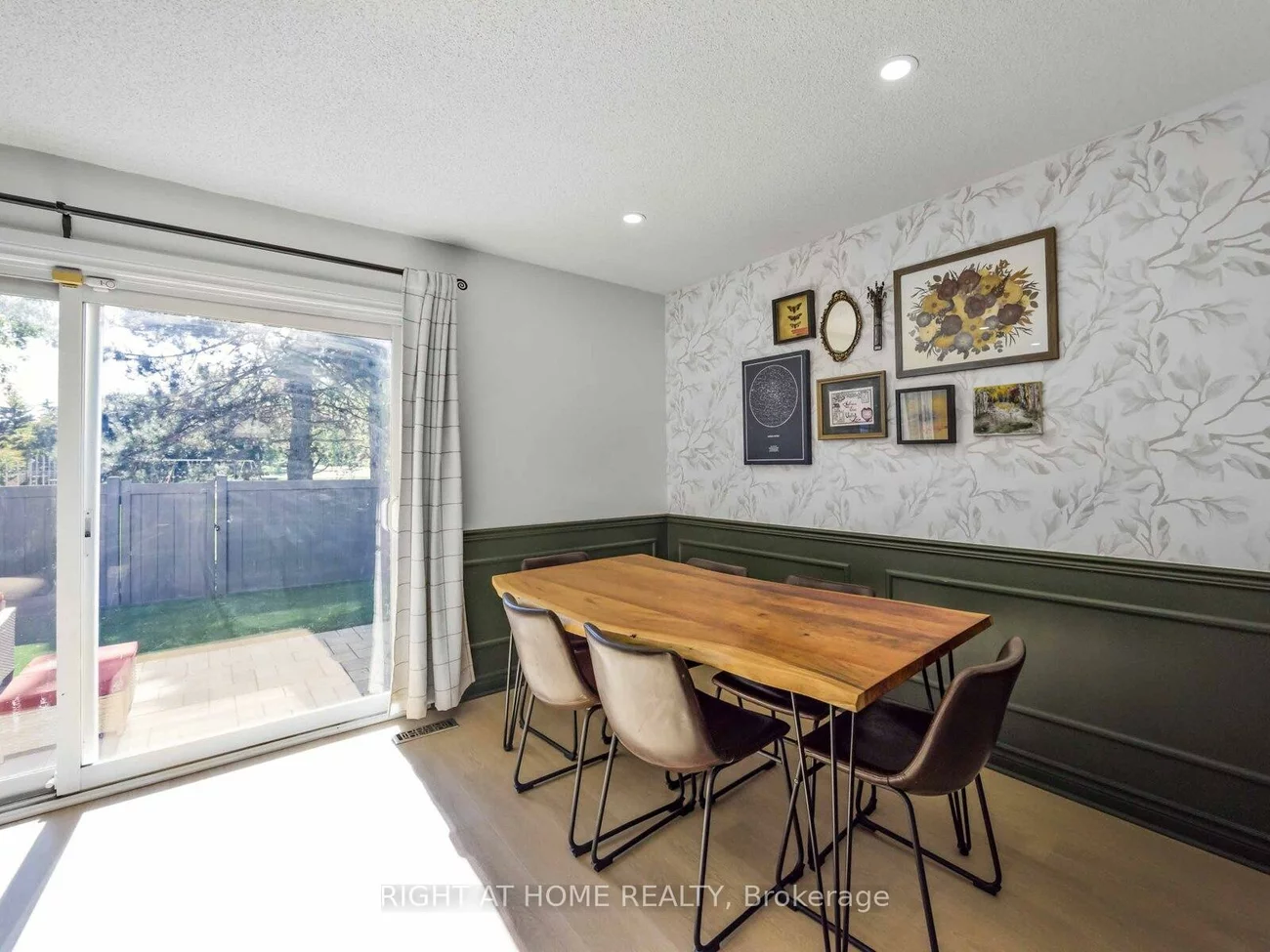 120, Falconer, Streetsville, Mississauga