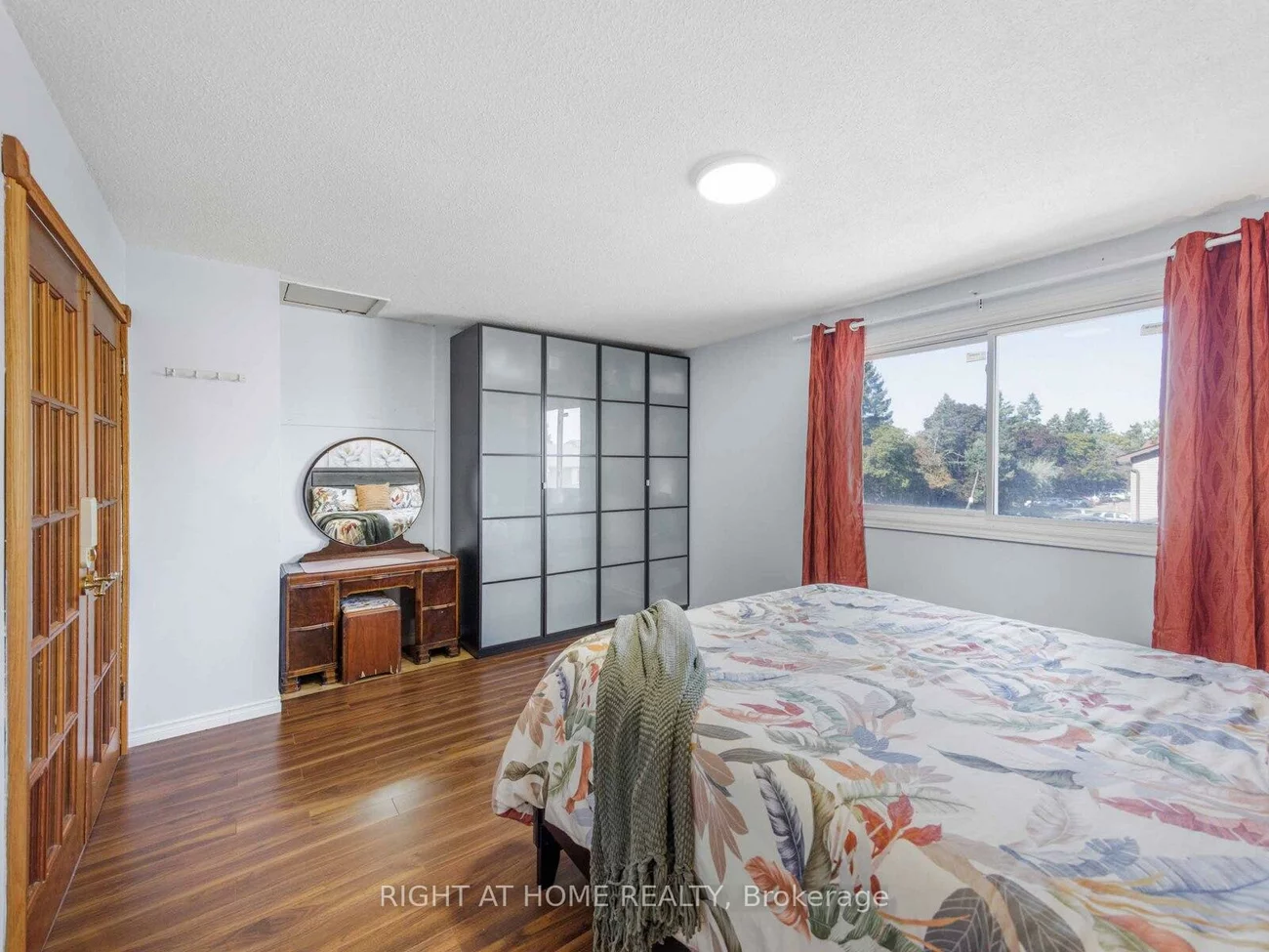 120, Falconer, Streetsville, Mississauga