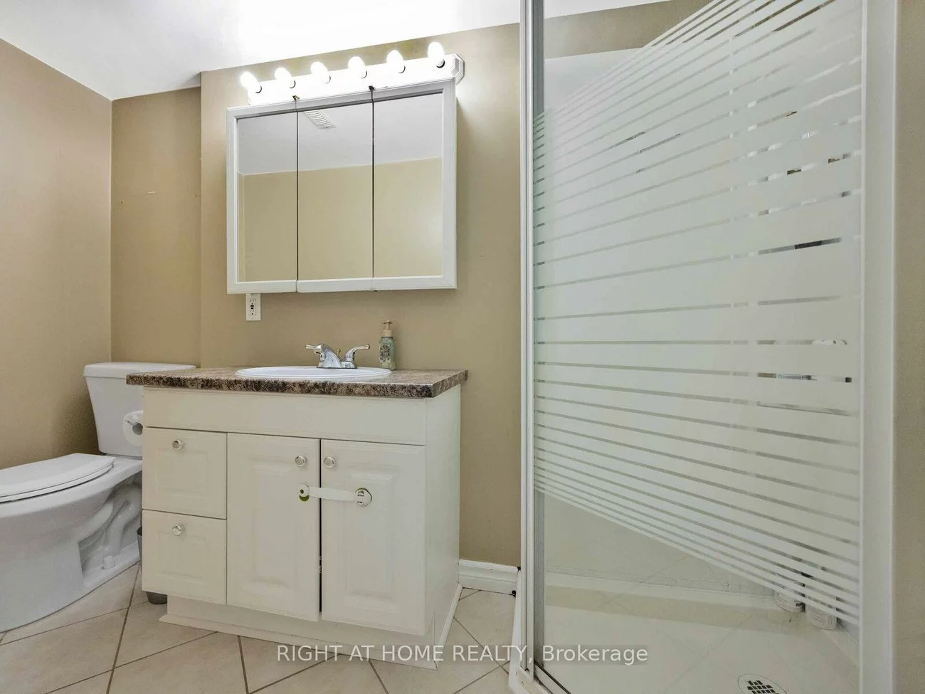 120, Falconer, Streetsville, Mississauga