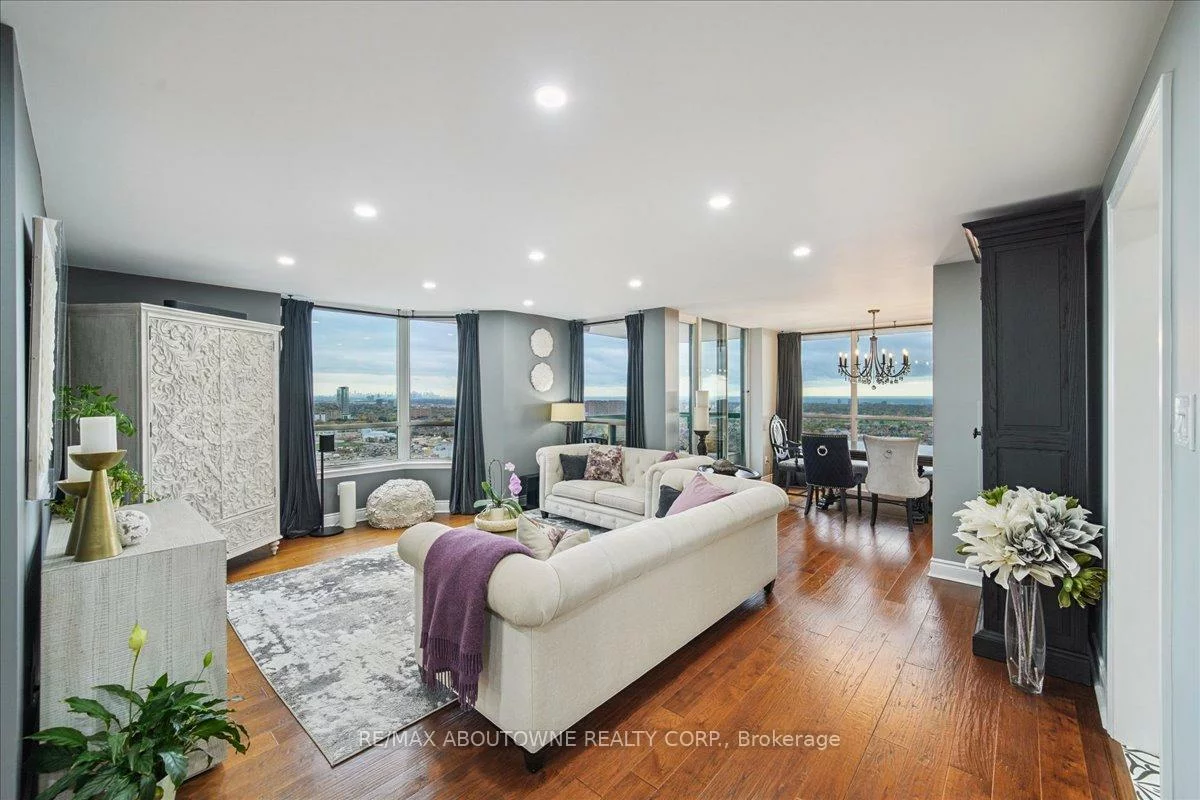 550, Webb, City Centre, Mississauga