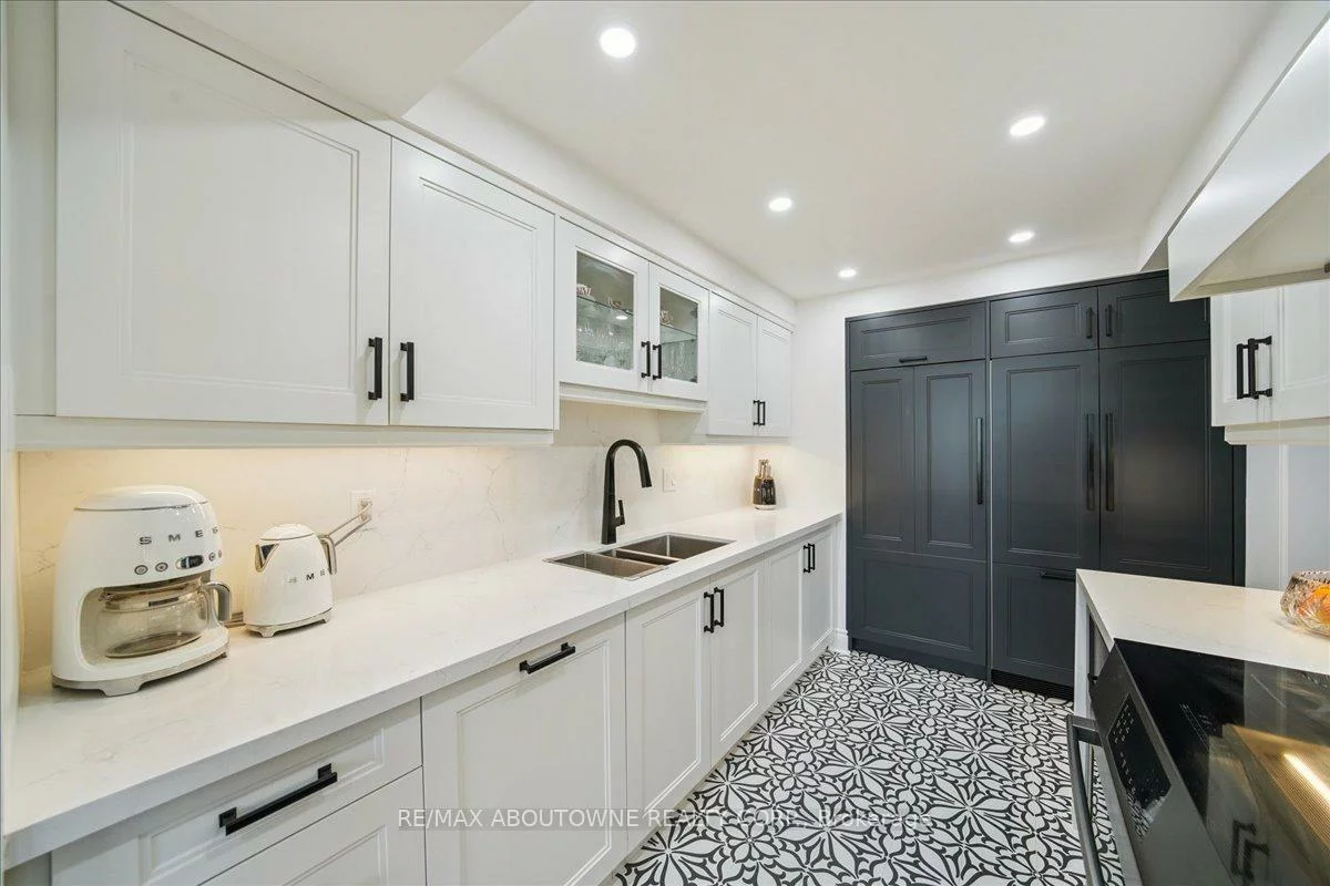 550, Webb, City Centre, Mississauga