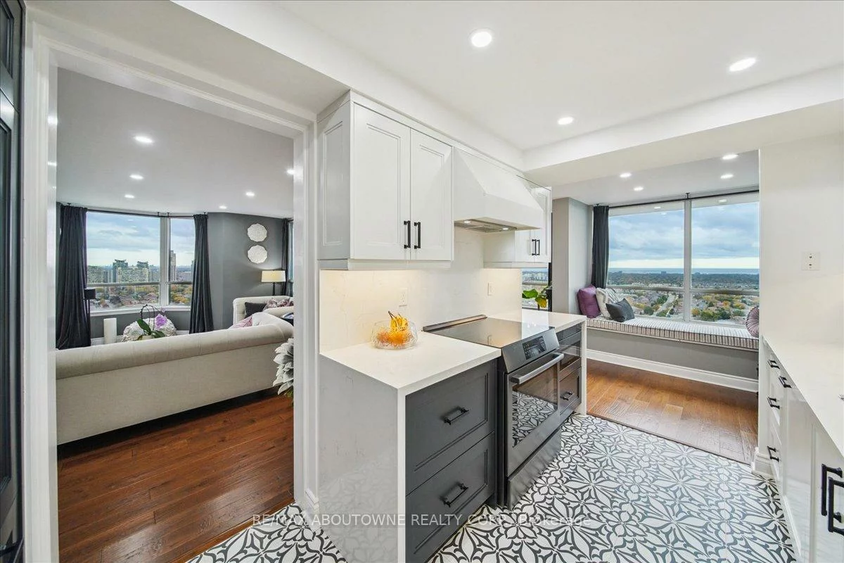 550, Webb, City Centre, Mississauga