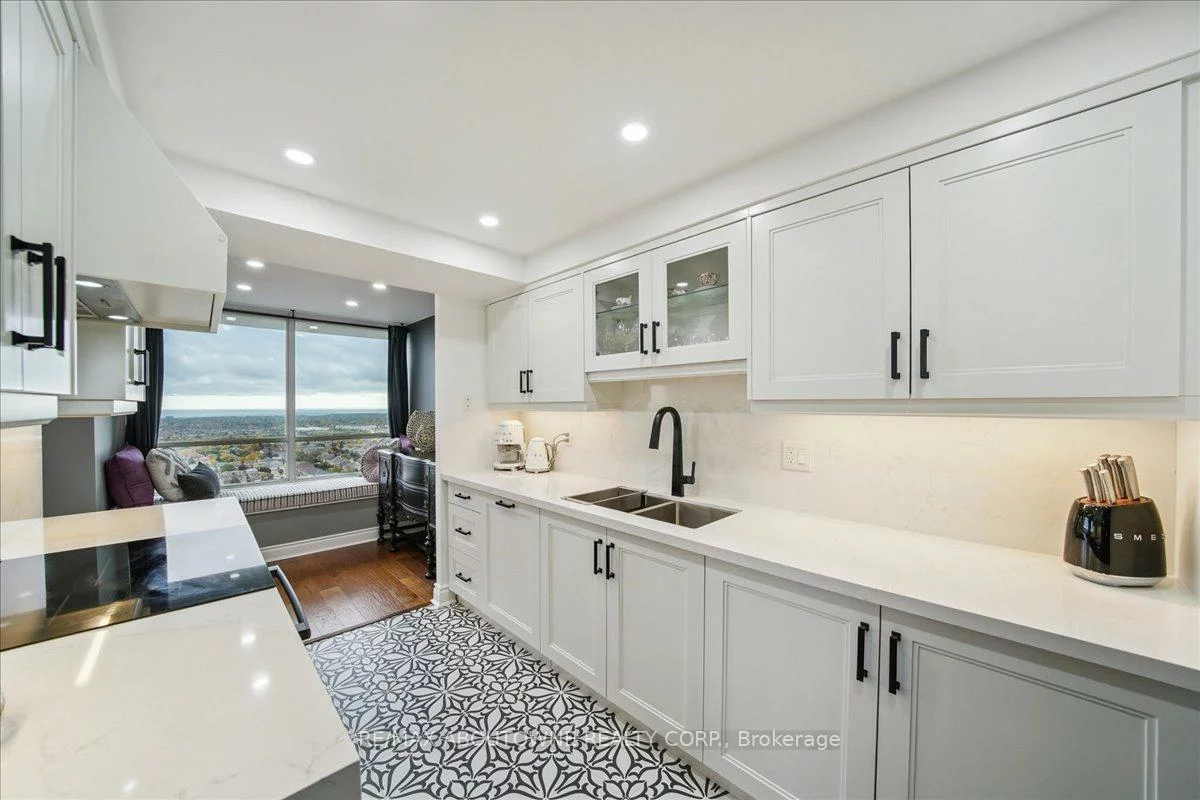 550, Webb, City Centre, Mississauga