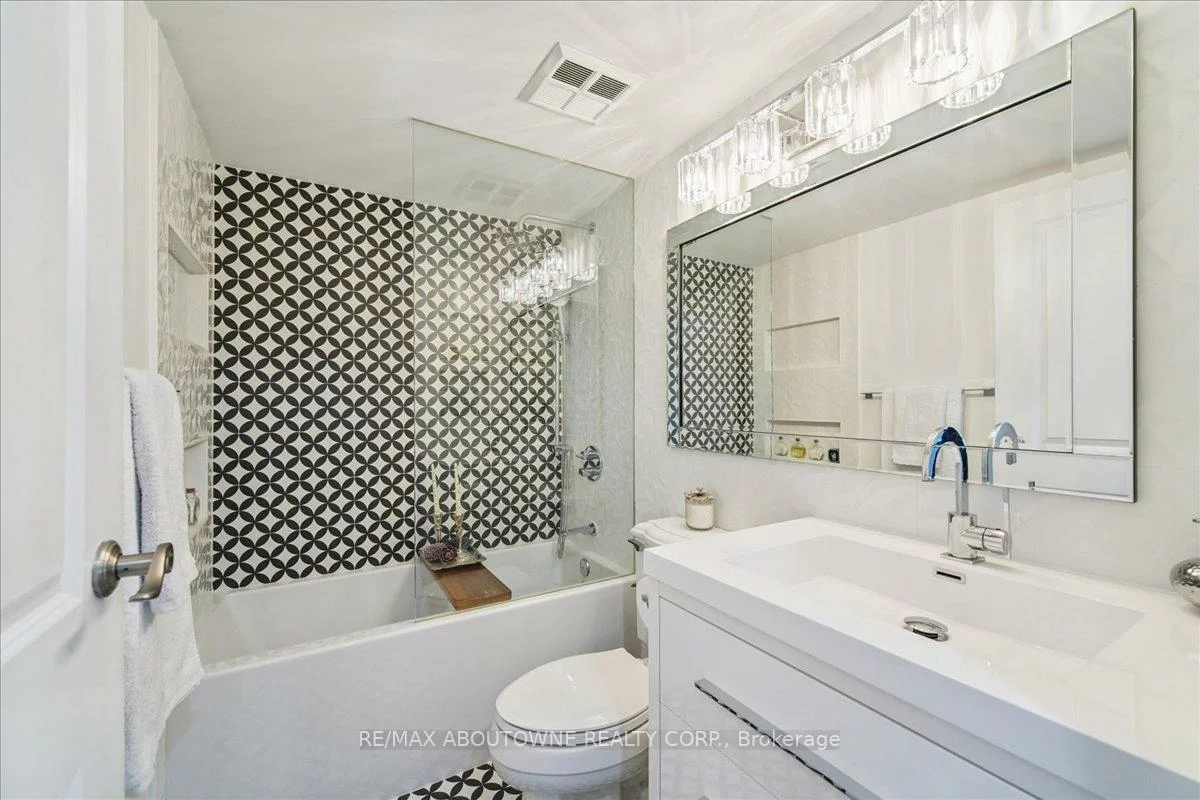 550, Webb, City Centre, Mississauga