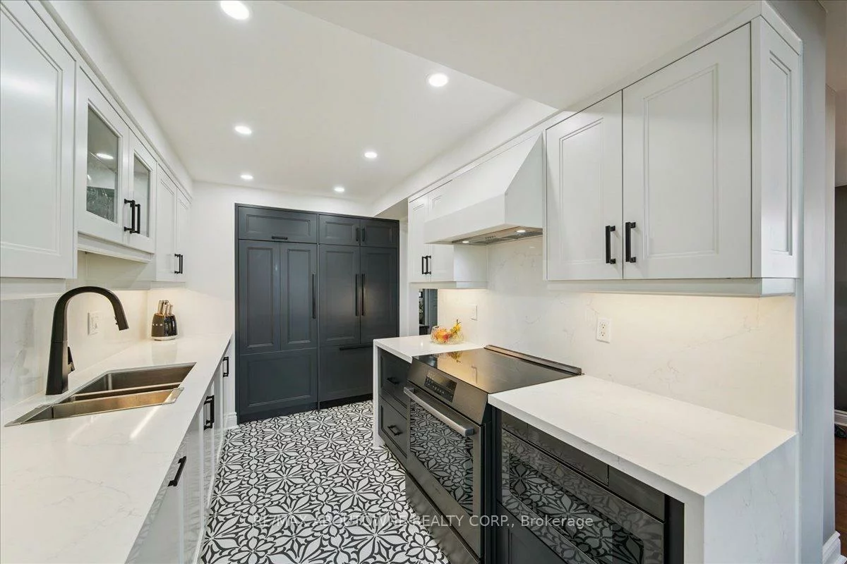 550, Webb, City Centre, Mississauga