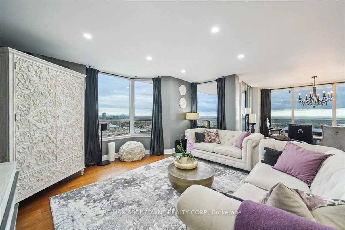 550, Webb, City Centre, Mississauga