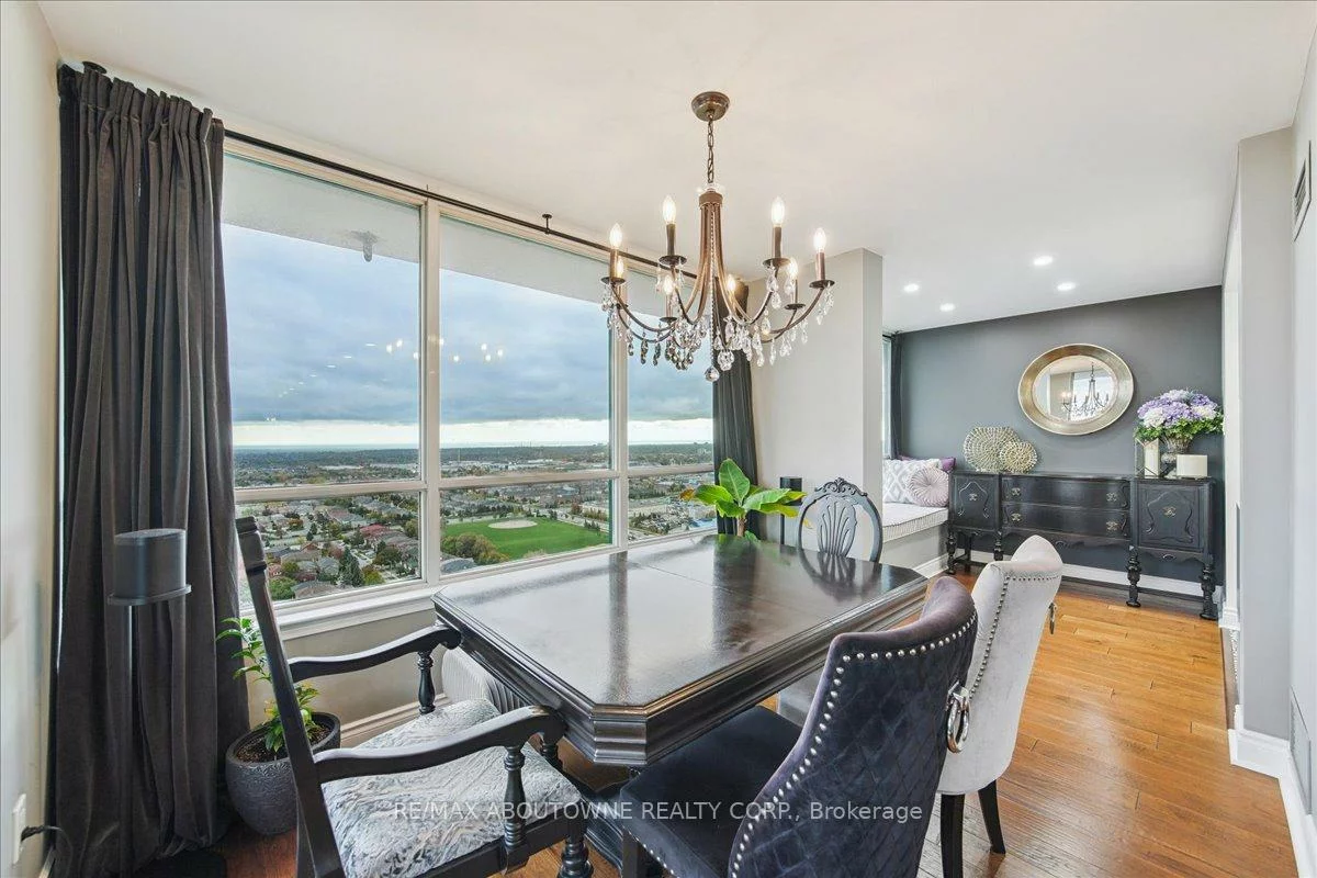 550, Webb, City Centre, Mississauga