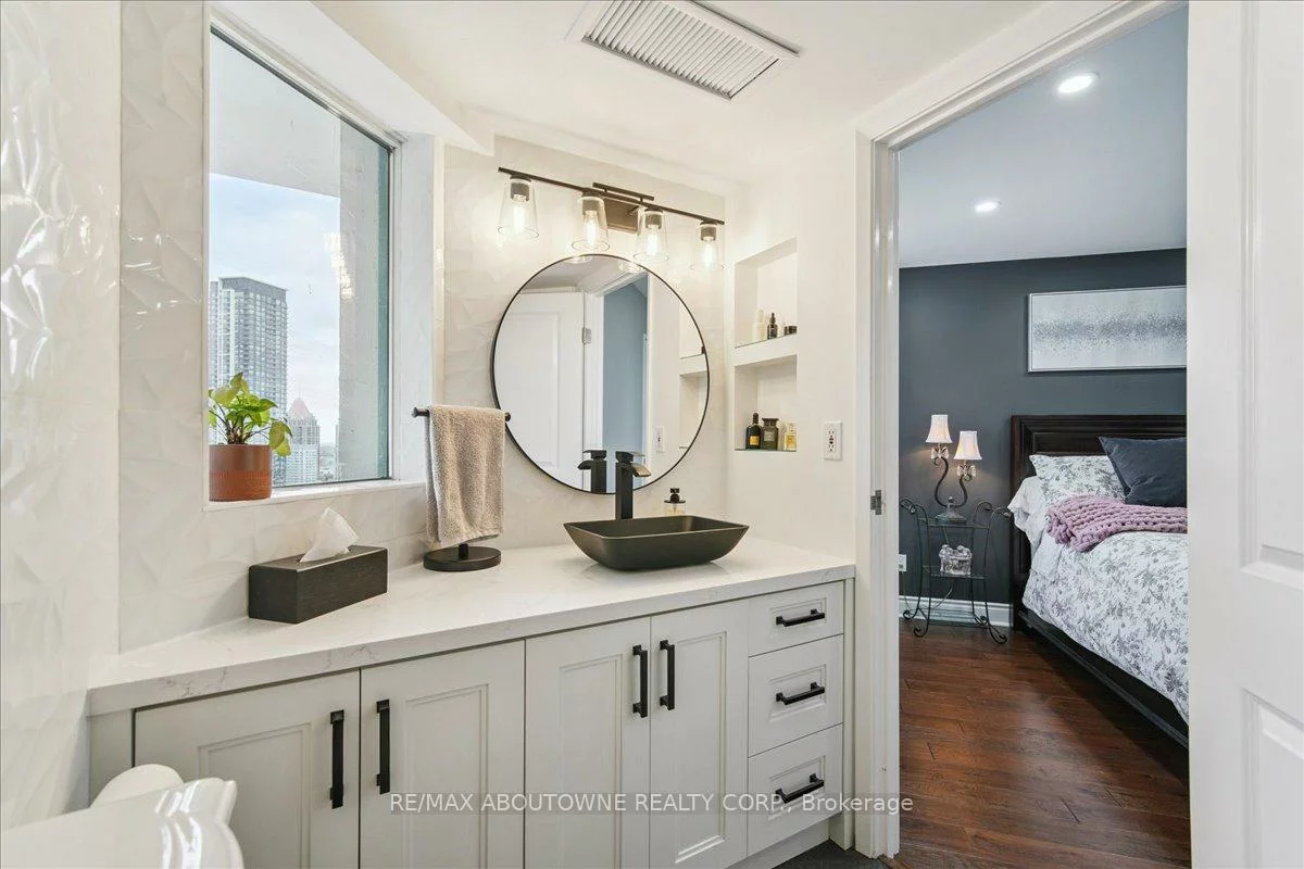 550, Webb, City Centre, Mississauga