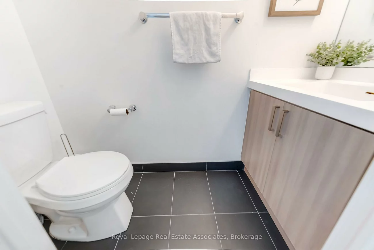 8, Nahani, Hurontario, Mississauga